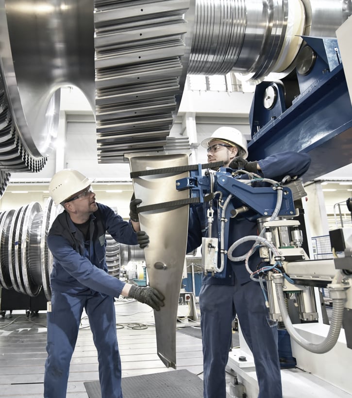 workers-assembling-turbine